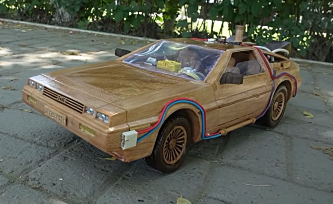 Así es el DeLorean construido completamente en madera